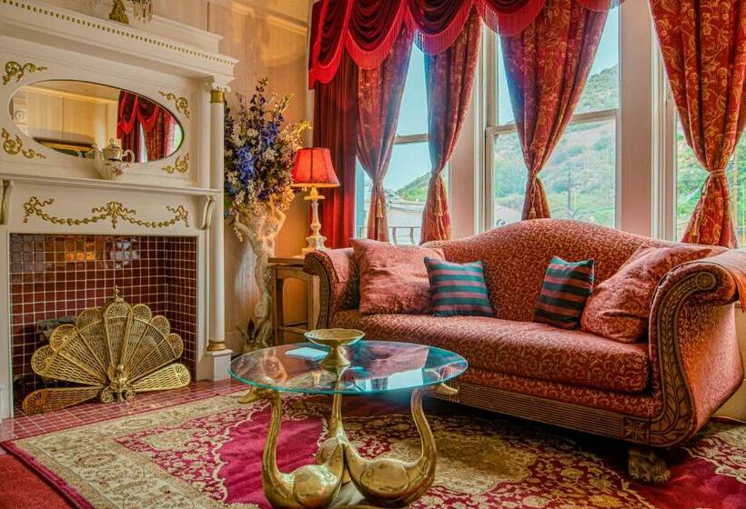 جناح إدارى سرير كينج, Bisbee Grand