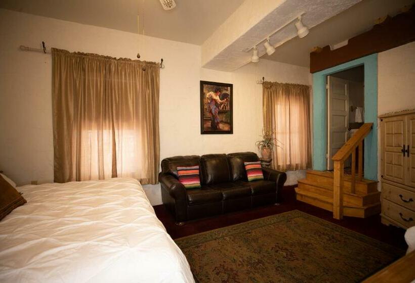 جناح جونيور, Bisbee Grand