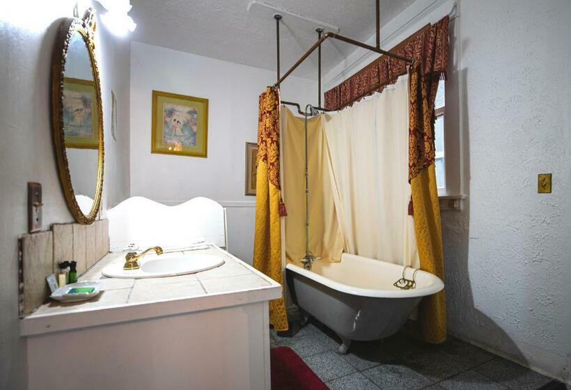 جناح إدارى سرير كينج, Bisbee Grand