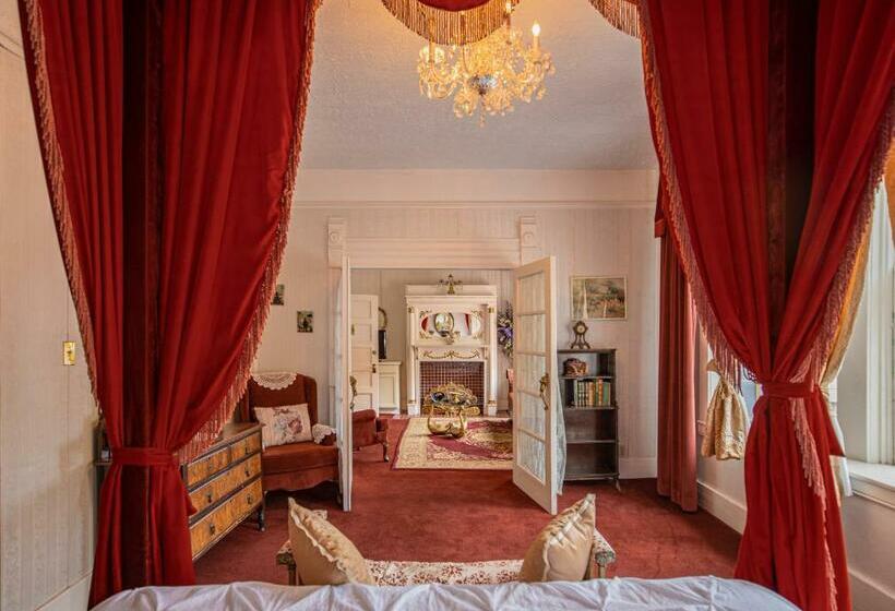 جناح إدارى سرير كينج, Bisbee Grand