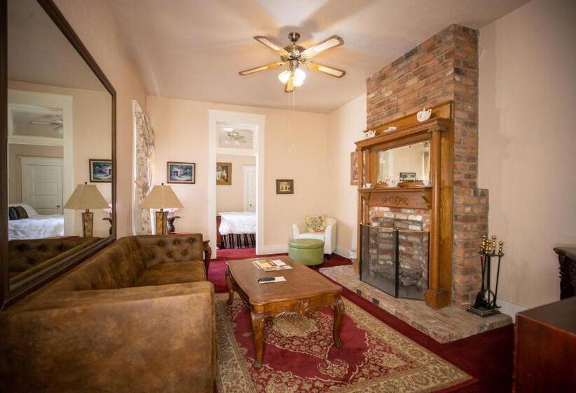 جناح سوبيريور, Bisbee Grand