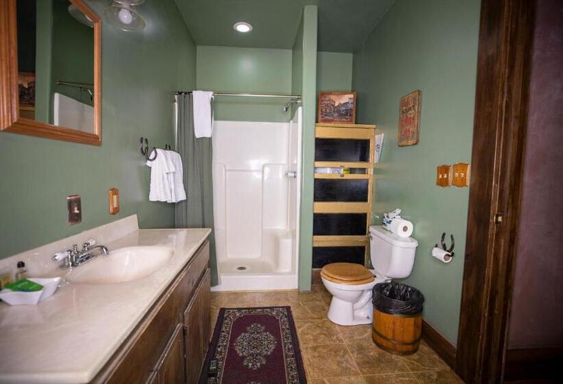 جناح ديلوكس, Bisbee Grand