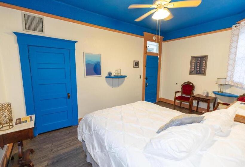 غرفة قياسية, Bisbee Grand