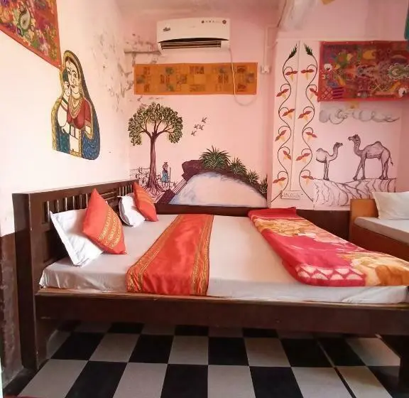 اتاق استاندارد با چشم‌انداز دریاچه, Surja Guest House