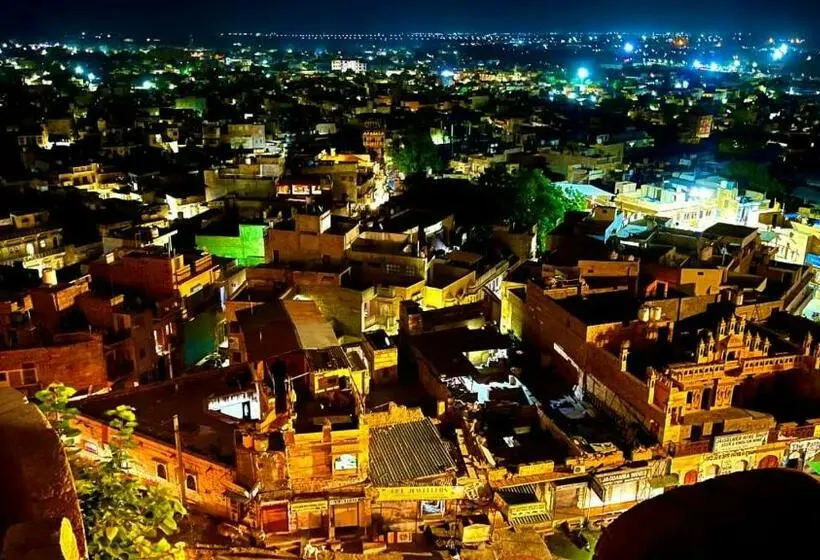 اتاق لوکس, Surja Guest House