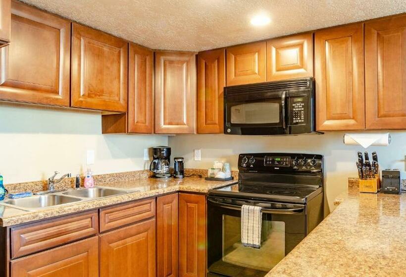 Люкс Кровать Кинг, Mountain Ridge Cabins & Lodging Between Bryce And Zion National Park