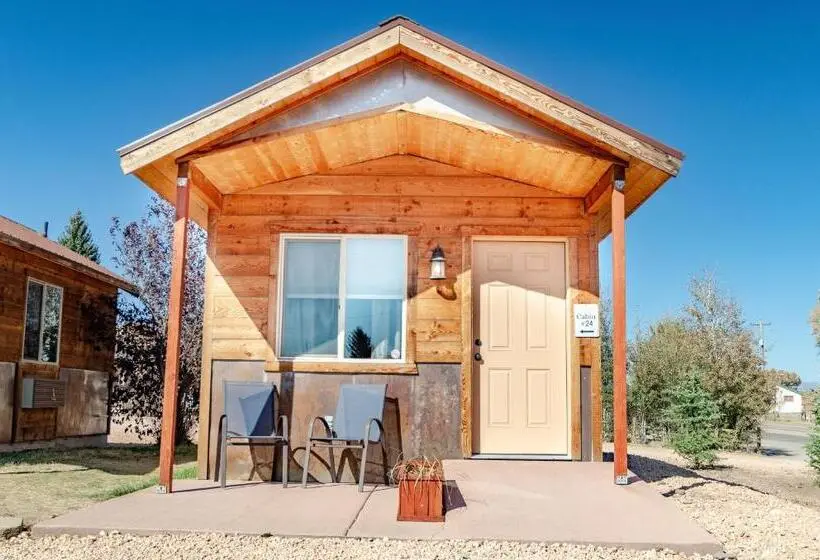 身障者適用キングサイズベッドルーム, Mountain Ridge Cabins & Lodging Between Bryce And Zion National Park