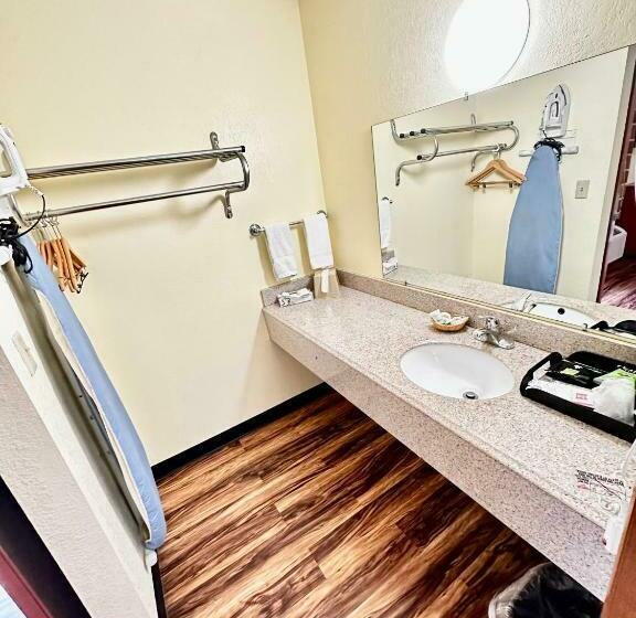 스탠다드 룸, Regency Inn Iola