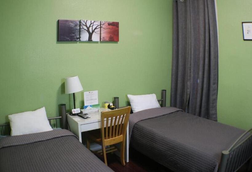 Quarto Standard Casa de Banho Partilhada, Orange Village Hostel