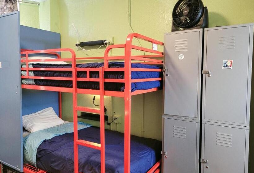 سرير فى غرفة مشتركه, Orange Village Hostel