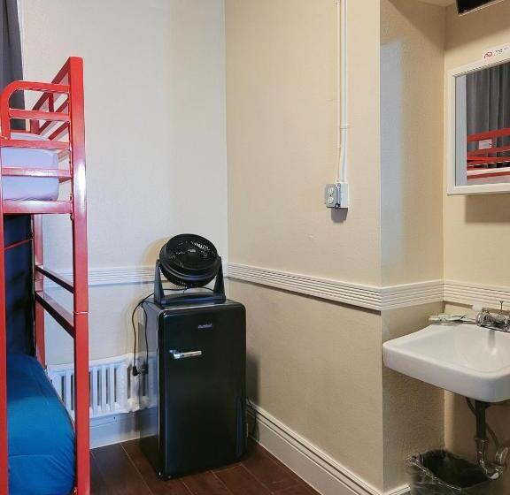 غرفة قياسية ثلاثية حمام مشترك, Orange Village Hostel