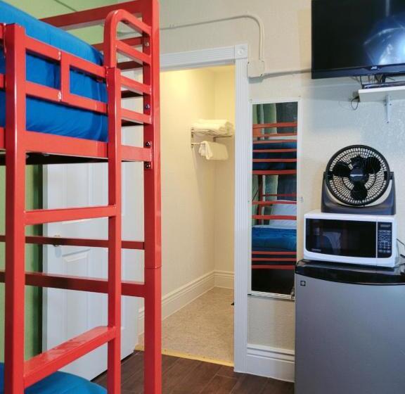 غرفة قياسية ثلاثية, Orange Village Hostel