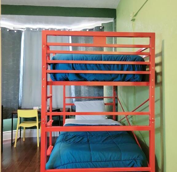 غرفة قياسية ثلاثية, Orange Village Hostel