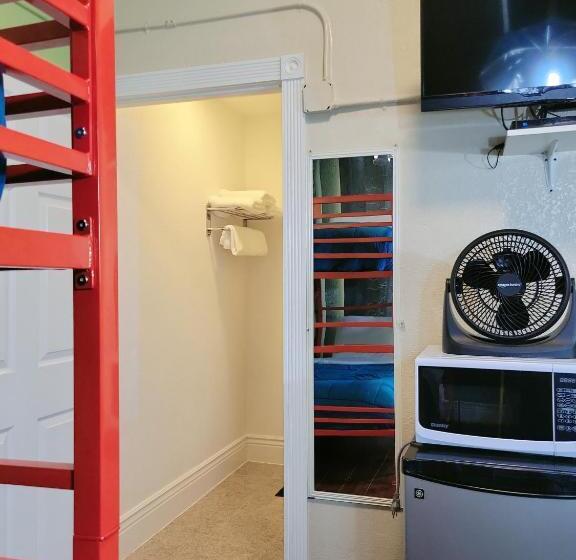 غرفة قياسية ثلاثية, Orange Village Hostel