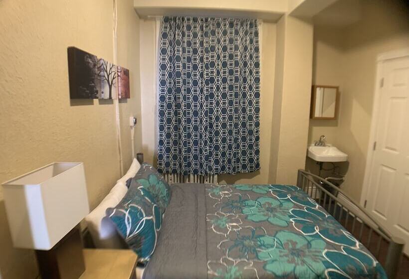 공동 객실, Orange Village Hostel