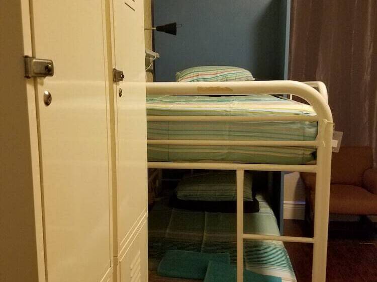 سرير فى غرفة مشتركة مزودة بحمام مشترك, Orange Village Hostel