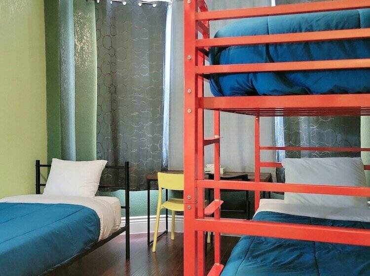غرفة قياسية ثلاثية, Orange Village Hostel