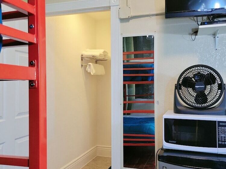 Quarto Triplo Standart, Orange Village Hostel