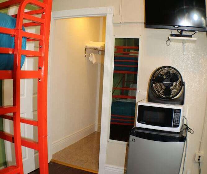 غرفة قياسية ثلاثية, Orange Village Hostel