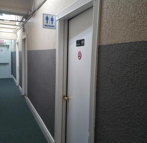 스탠다드 룸 공동 욕실, Orange Village Hostel