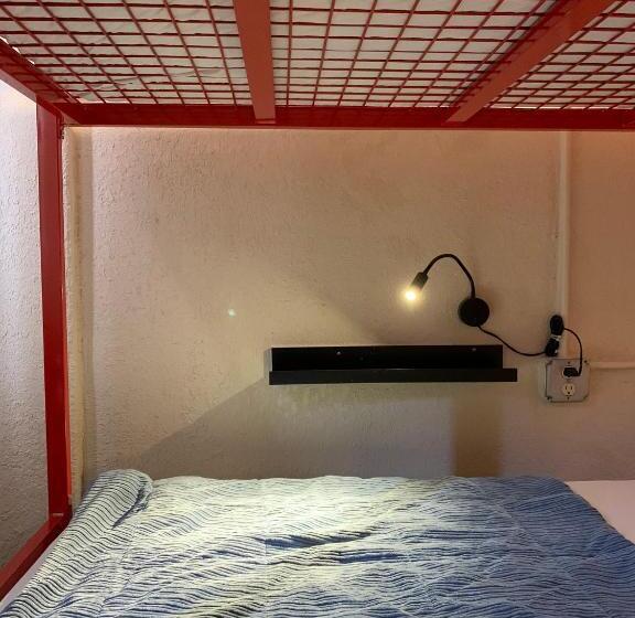 Cama em Quarto Partilhado com Casa de Banho partilhada, Orange Village Hostel