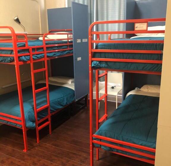 سرير فى غرفة مشتركة مزودة بحمام مشترك, Orange Village Hostel