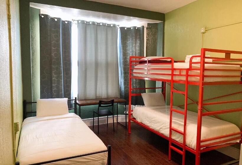 غرفة قياسية ثلاثية, Orange Village Hostel