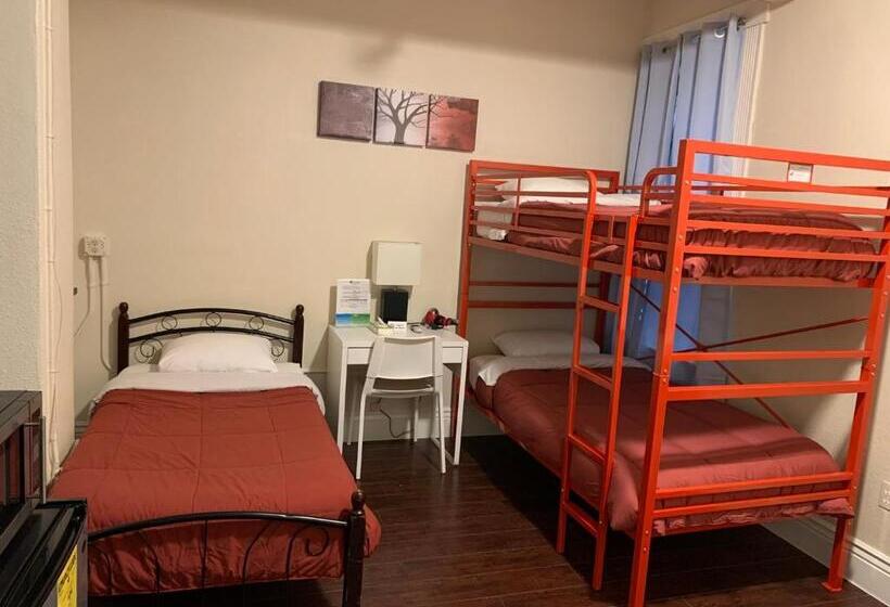 غرفة قياسية ثلاثية, Orange Village Hostel