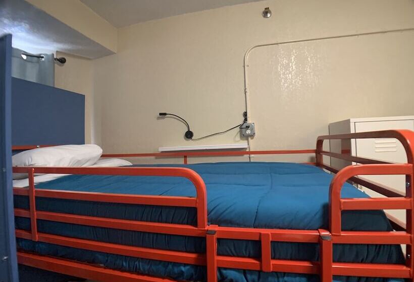 Cama em Quarto Partilhado com Casa de Banho partilhada, Orange Village Hostel
