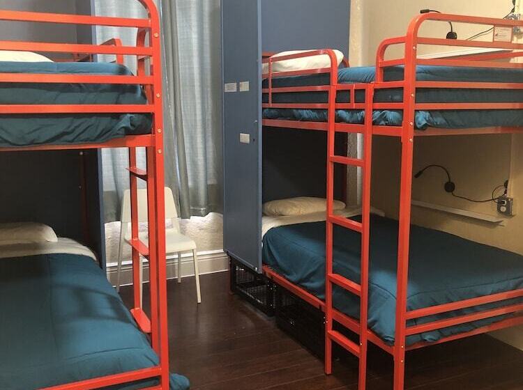 سرير فى غرفة مشتركة مزودة بحمام مشترك, Orange Village Hostel