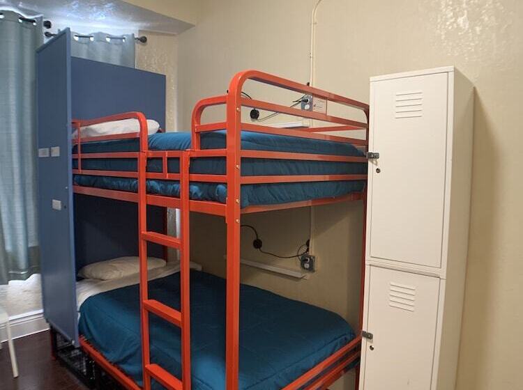 Cama em Quarto Partilhado com Casa de Banho partilhada, Orange Village Hostel