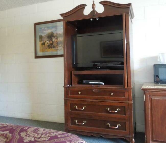 标准间, The Pines Motel