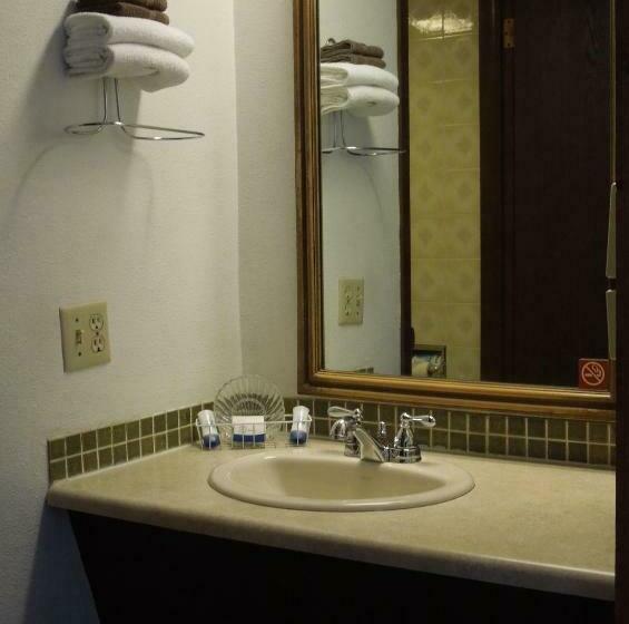 套房, The Pines Motel