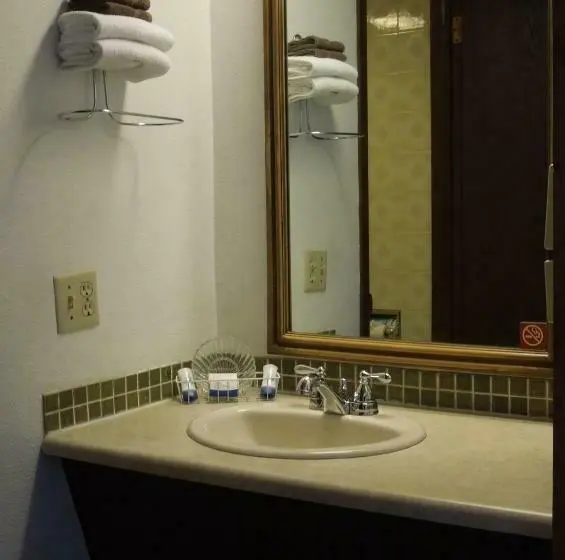 Sviitti, The Pines Motel