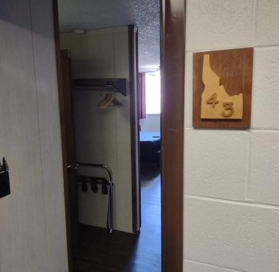 Люкс Deluxe Кровать Кинг, The Pines Motel