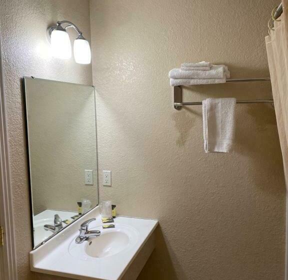 スタンダードルーム, Wayne Motel