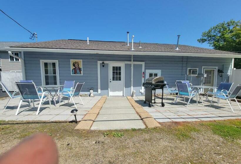 דירת שני חדרים, Windsor Motel