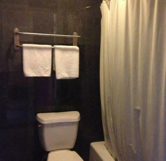 キングサイズベッドのスタンダードルーム, All 8 Motel