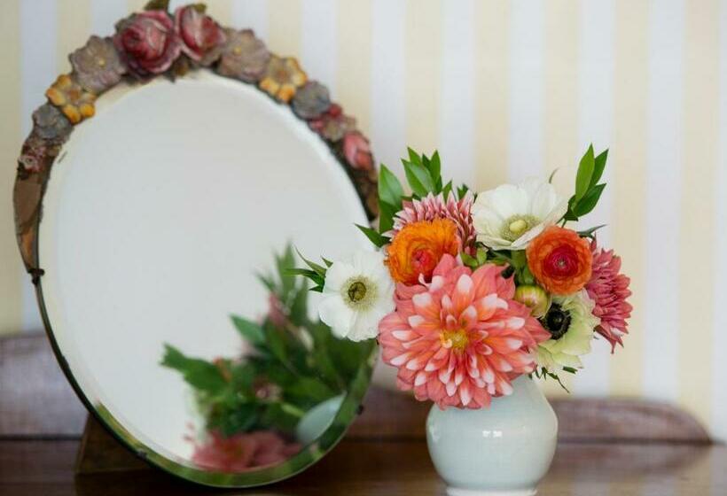 غرفة ديلوكس, Anne's White Columns Inn