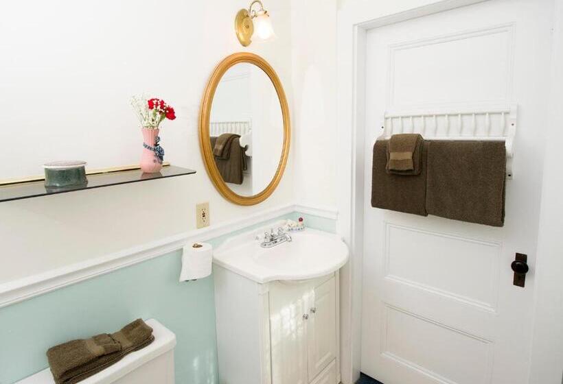 غرفة قياسية, Anne's White Columns Inn