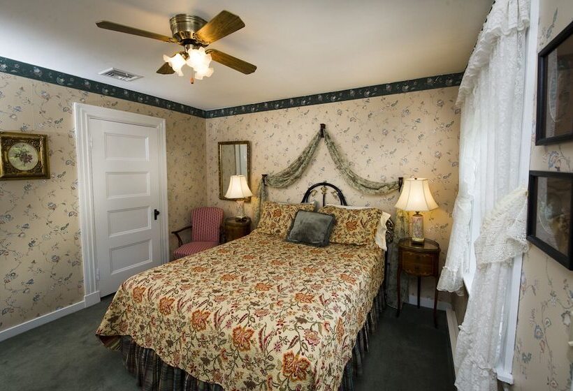 غرفة سوبيريور, Anne's White Columns Inn