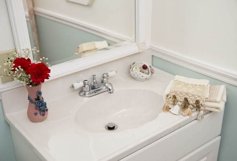 غرفة قياسية, Anne's White Columns Inn