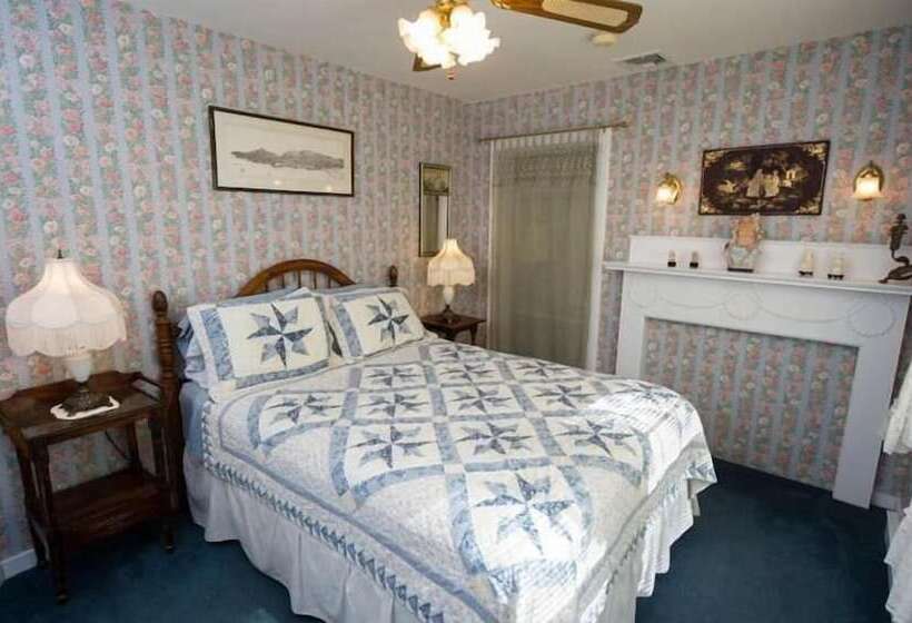 غرفة قياسية, Anne's White Columns Inn