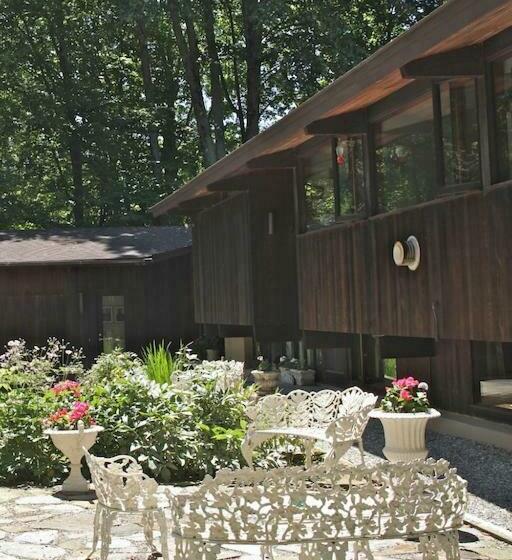 سوییت, The Cottage