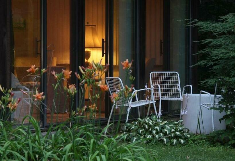 سوئیت 2 خوابه, The Cottage