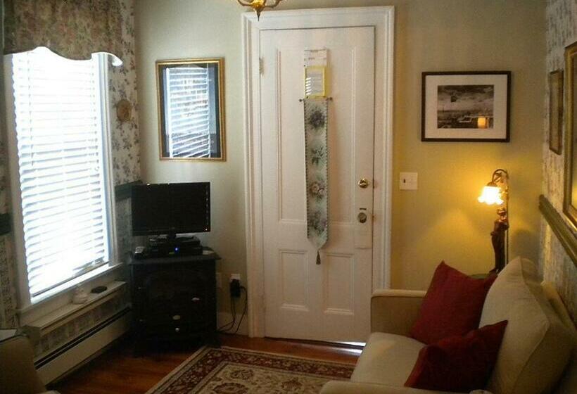 סוויטה עם מיטת קווין, The Stirling House Waterfront Inn Greenport