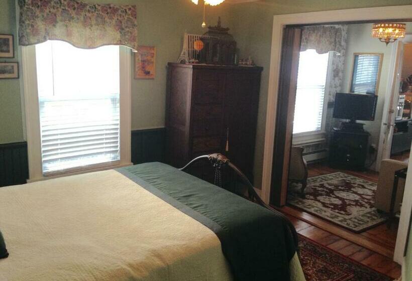 סוויטה עם מיטת קווין, The Stirling House Waterfront Inn Greenport