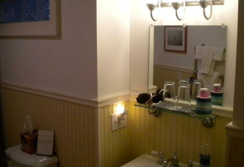 סוויטה עם מיטת קווין, The Stirling House Waterfront Inn Greenport