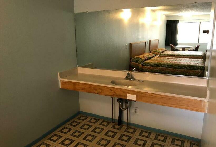 Номер Стандарт 2 Двуспальные Кровати, Chester Inn Motel