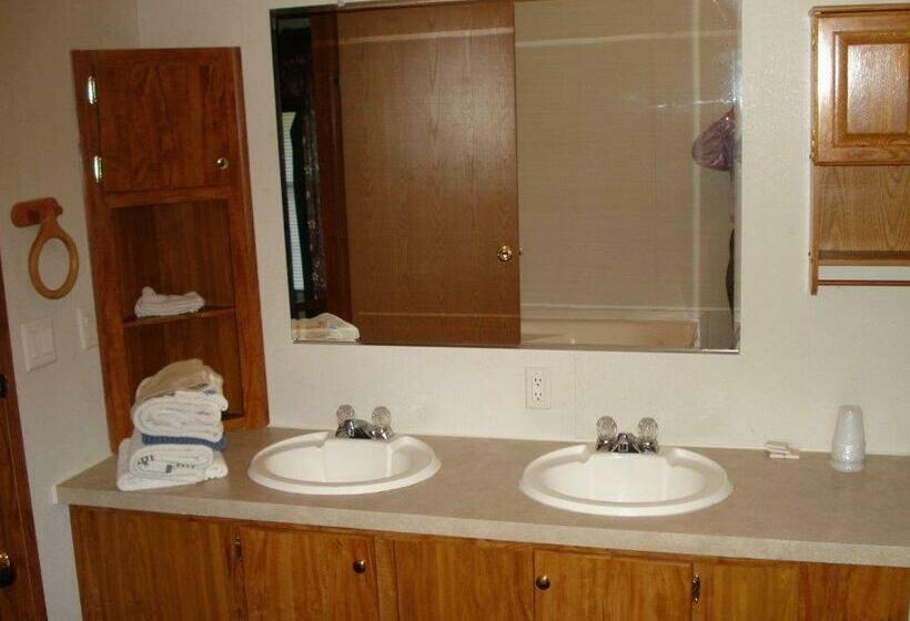 غرفة قياسية سرير كينج لذوى الإحتياجات الخاصة, Comfort Green Motel